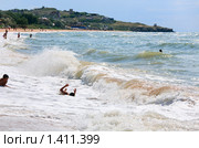 Дети купаются в море (2009 год). Редакционное фото, фотограф Юрий Брыкайло / Фотобанк Лори