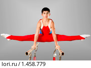 Гимнаст на брусьях. Стоковое фото, фотограф Алексей Многосмыслов / Фотобанк Лори