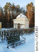 Скамейка в парке музея-усадьбы "Архангельское" (2010 год). Редакционное фото, фотограф Глазков Владимир / Фотобанк Лори
