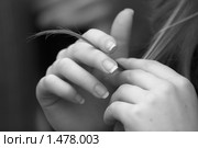 Руки с локоном волос. Стоковое фото, фотограф Артём Сапегин / Фотобанк Лори