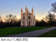 Петергоф. Готическая капелла в парке Александрия (2009 год). Редакционное фото, фотограф Литвяк Игорь / Фотобанк Лори