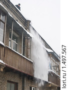 Очистка крыши от снега, снегопад (2008 год). Стоковое фото, фотограф Александр Курлович / Фотобанк Лори
