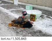 Ребенок собирает милостыню (2010 год). Редакционное фото, фотограф Людмила Банникова / Фотобанк Лори