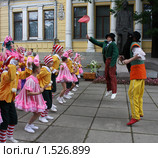 Танец. Карабас-Барабас и Дуремар (2009 год). Редакционное фото, фотограф Галина  Горбунова / Фотобанк Лори