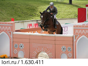 Хрустальное седло 2009. Маршрут 140 см. В. Коновалов (Россия) и Альваро Гранде преодолевают препятствие "стенка". Редакционное фото, фотограф Устинова Мария / Фотобанк Лори