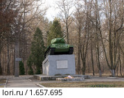 Орел. Памятник героям-танкистам бронетанкового училища (2010 год). Редакционное фото, фотограф Юрий Жеребцов / Фотобанк Лори