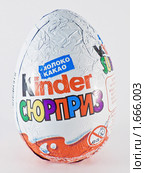 Шоколадное яйцо киндер-сюрприз (2010 год). Редакционное фото, фотограф Олеся Жигула / Фотобанк Лори
