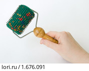 Массажный валик Ляпко на белом фоне (2010 год). Редакционное фото, фотограф Инна Грязнова / Фотобанк Лори