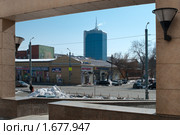 Вид на город Челябинск из арки краеведческого музея (2010 год). Редакционное фото, фотограф Кекяляйнен Андрей / Фотобанк Лори