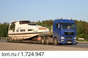 Перевозка лодки (2009 год). Редакционное фото, фотограф Art Konovalov / Фотобанк Лори