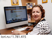 Социальная сеть для пожилой женщины (2010 год). Редакционное фото, фотограф Андрей Аркуша / Фотобанк Лори
