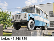 Автобус КАВЗ-685 - памятник (2010 год). Редакционное фото, фотограф Виктор Карасев / Фотобанк Лори
