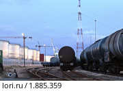 Железнодорожные цистерны с нефтью. Стоковое фото, фотограф Михаил Лавренов / Фотобанк Лори