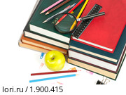 Снова в школу! Книги и канцелярские принадлежности на белом фоне. Стоковое фото, фотограф Виталий Радунцев / Фотобанк Лори