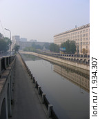 Москва. Городской пейзаж. Вид на Лефортовскую набережную (2010 год). Редакционное фото, фотограф lana1501 / Фотобанк Лори