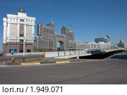 Вид сбоку на здание министерств. Астана, Казахстан. (2010 год). Стоковое фото, фотограф Олыкайнен Наталья / Фотобанк Лори