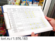 Данные о превышении допустимой торговой наценки на продукты питания в розничной сети (2010 год). Редакционное фото, фотограф Анна Мартынова / Фотобанк Лори