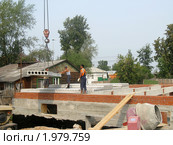 Строительство.Укладка перекрытий (2010 год). Редакционное фото, фотограф Людмила Банникова / Фотобанк Лори