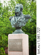 Бюст Кутузову князю Смоленскому (2010 год). Стоковое фото, фотограф Валерия Лузина / Фотобанк Лори