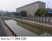 Москва. Городской пейзаж. Вид на Лефортовскую набержную. Смог (2010 год). Стоковое фото, фотограф lana1501 / Фотобанк Лори