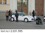 Выставочный экземпляр Citroen – хэтчбек DS3 перед входом на выставку Moscow Design Week в Манеже (2010 год). Редакционное фото, фотограф Валерия Попова / Фотобанк Лори