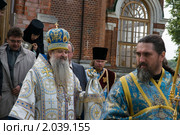 Епископ Серпуховской Роман выходит из храма (2010 год). Редакционное фото, фотограф Ирина Фирсова / Фотобанк Лори