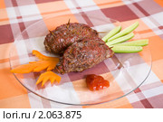 Запеченная фаршированная говядина с овощами. Стоковое фото, фотограф Яков Филимонов / Фотобанк Лори