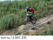 Соревнования по даунхиллу (2010 год). Редакционное фото, фотограф Артем Поваров / Фотобанк Лори