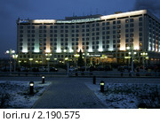 Ночная зимняя Москва. Гостиница Рэдиссон САС Славянская (Radisson SAS) (2010 год). Редакционное фото, фотограф Валерия Попова / Фотобанк Лори