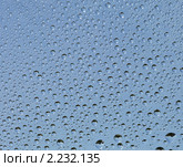 Мелкие капли воды на поверхности стекла. Стоковое фото, фотограф pzAxe / Фотобанк Лори