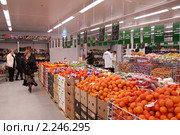 Отдел фруктов в крупном супермаркете (2010 год). Редакционное фото, фотограф Валерий Шилов / Фотобанк Лори