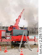 Подъем стрелы пожарного крана "Liebherr" (2010 год). Редакционное фото, фотограф Алёшина Оксана / Фотобанк Лори
