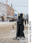 Скульптура на Покровской улице  в  Нижнем Новгороде (2011 год). Редакционное фото, фотограф Igor Lijashkov / Фотобанк Лори