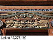 Резной наличник "Кот Баюн". Измайловский кремль. Москва (2010 год). Редакционное фото, фотограф Ольга Липунова / Фотобанк Лори