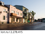 Город в лучах утреннего солнца (2009 год). Редакционное фото, фотограф Солодовникова Елена / Фотобанк Лори