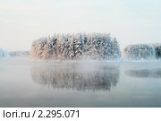 Острова на зимнем озере. Стоковое фото, фотограф Кекяляйнен Андрей / Фотобанк Лори