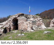Руины античной крепости, защищавшей Траяновы врата, Болгария (2010 год). Стоковое фото, фотограф Алексей Стоянов / Фотобанк Лори