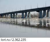 Новый мост через реку Обь в г. Барнауле. Весенний ледоход (2010 год). Стоковое фото, фотограф Alexey D. / Фотобанк Лори