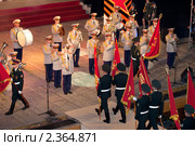 Вынос знамен. Концерт ко Дню Победы (2010 год). Редакционное фото, фотограф Светлана Чуйкова / Фотобанк Лори