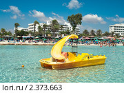 Водный горка на мелководье, Nissi beach, Aya-Napa, Кипр (2010 год). Редакционное фото, фотограф Кекяляйнен Андрей / Фотобанк Лори