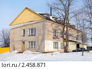 Надстроенное здание (2011 год). Редакционное фото, фотограф Сергей Лаврентьев / Фотобанк Лори