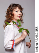 Женщина в русской национальной одежде. Стоковое фото, фотограф Сергей Пристяжнюк (Serg Zastavkin) / Фотобанк Лори