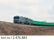 Российская железная дорога. Мчится товарный поезд (2011 год). Редакционное фото, фотограф Игорь Низов / Фотобанк Лори