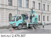 Мойка стены здания. Москва (2011 год). Редакционное фото, фотограф stargal / Фотобанк Лори