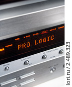 Передняя панель усилителя мощности, декодирование звука в системе pro logic. Стоковое фото, фотограф Дмитрий Фиронов / Фотобанк Лори
