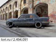 Брошенный автомобиль (2011 год). Редакционное фото, фотограф Виктор Карасев / Фотобанк Лори