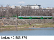 Электричка около станции Царицыно в Москве (2011 год). Редакционное фото, фотограф Иван Губанов / Фотобанк Лори