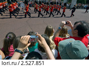 Смена караула у дворца. Лондон (2007 год). Стоковое фото, фотограф Александр Алексеев / Фотобанк Лори