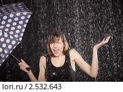 Девушка под дождем. Стоковое фото, фотограф Яна Королёва / Фотобанк Лори