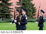 Смена караула у Вечного огня (2010 год). Редакционное фото, фотограф FotAle / Фотобанк Лори